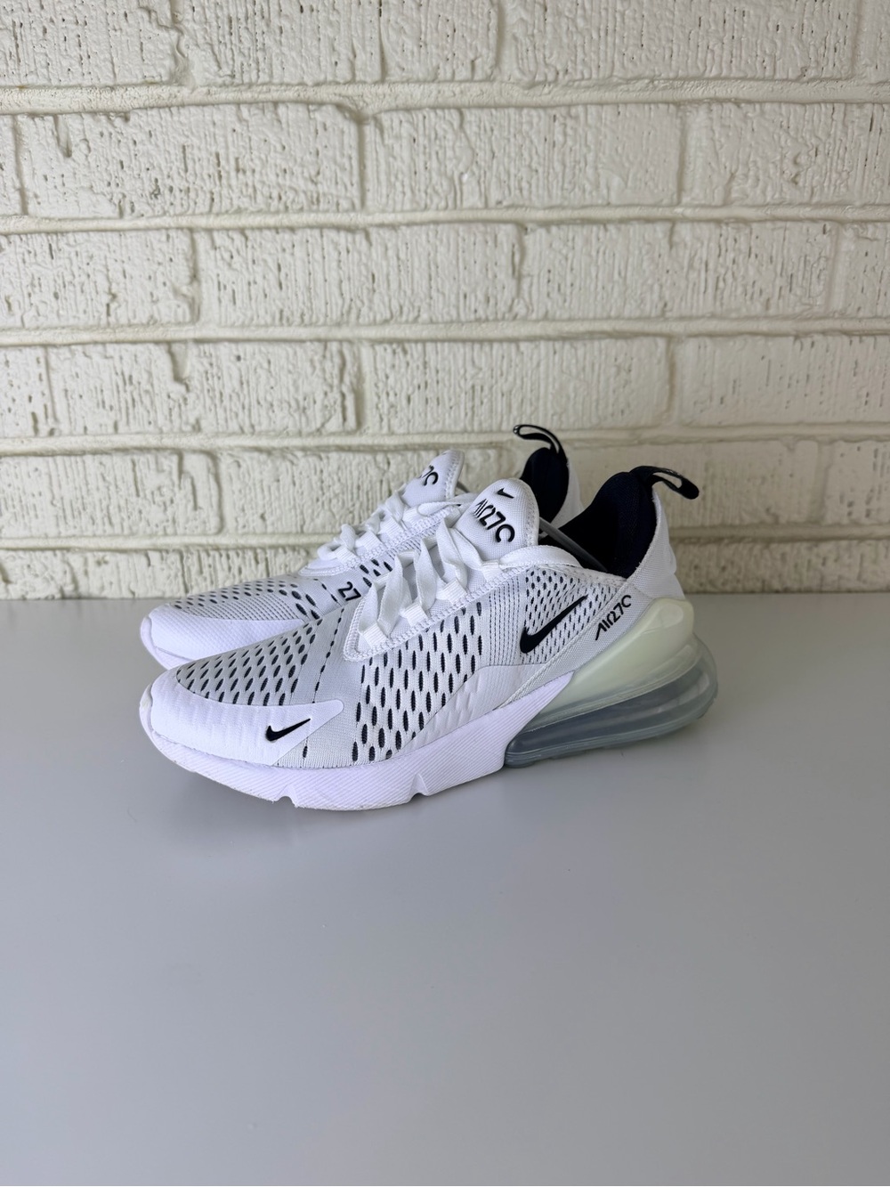 Nike White and Black Air Max 270 Lightweight Sneakers